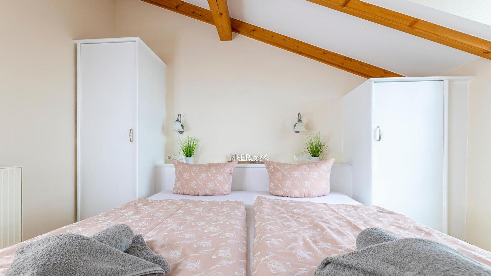 Haus Seeblick Mit 9 Wohnungen Alt Reddevitz Luaran gambar