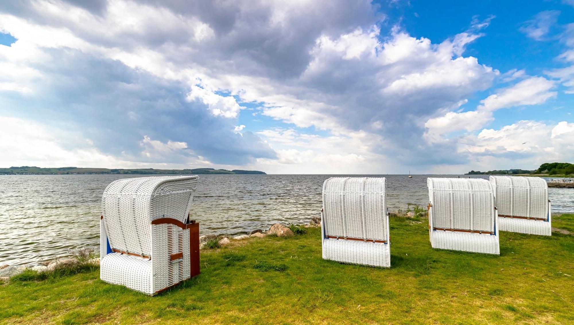 Haus Seeblick Mit 9 Wohnungen Alt Reddevitz Luaran gambar